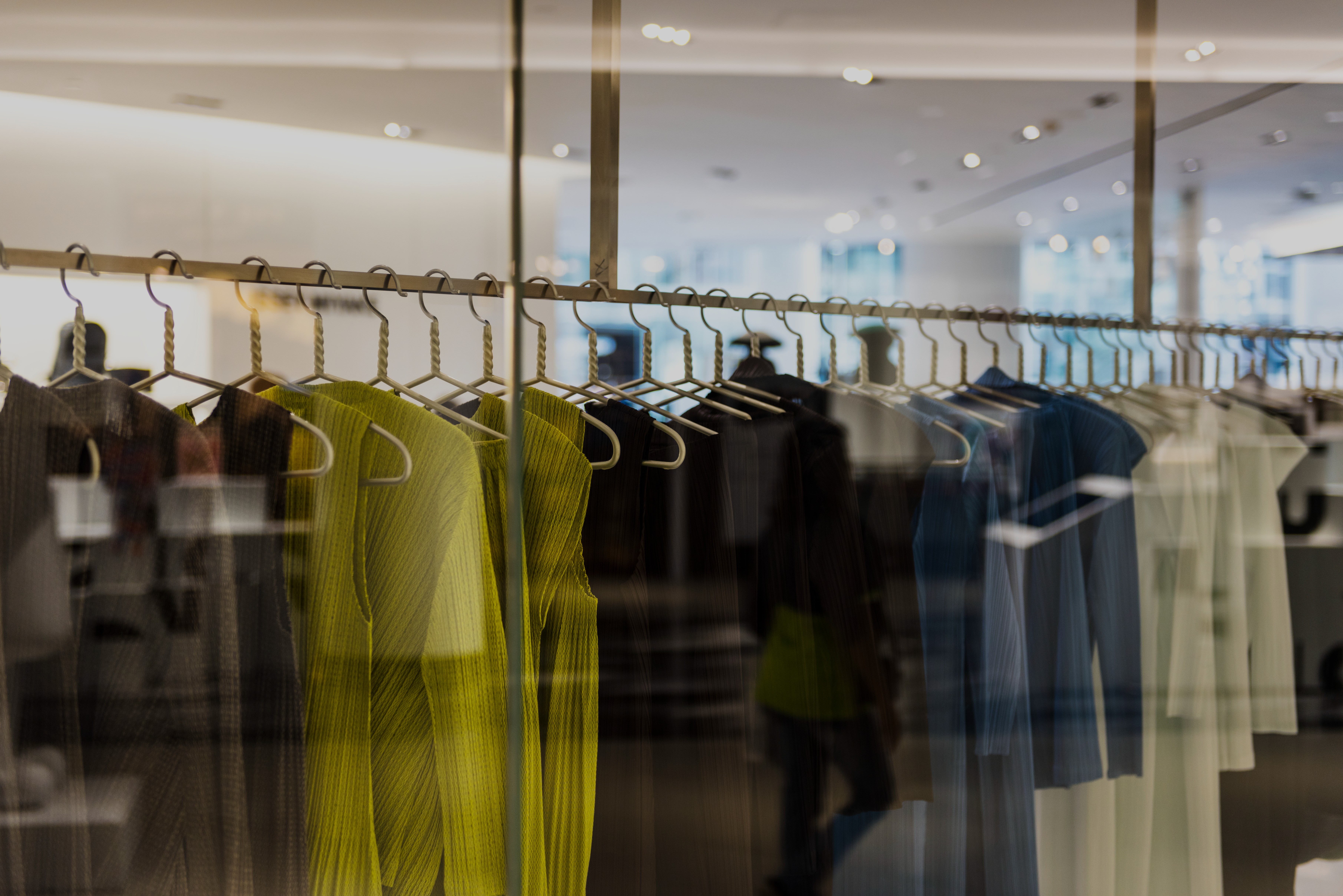 vitrine d'une boutique de vêtements